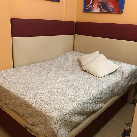 Cozy In Center *
