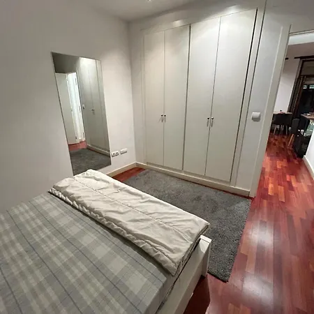 Cozy In Center *